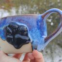 Ceramiczny komplet kubek z talerzykiem psia łapka - ręcznie rzeźbiona kamionka