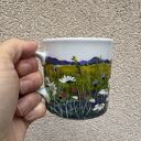 Porcelanowy kubek ręcznie malowany w polne kwiaty