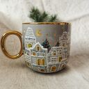 Zimowy świąteczny ręcznie malowany porcelanowy kubek KAMIENICZKI