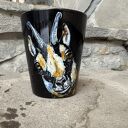 Czarny porcelanowy kubek ręcznie malowany Kozica - 330 ml