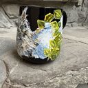 Porcelanowy kubek ręcznie malowany Kot Maine coon w dzikiej róży - 380 ml 