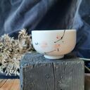 porcelanowa czarka w gałązki z różowymi kwiatami 80 ml