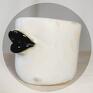 użytkowa dolores - duży biało czarny kubas z ząbkami kubek z ustami ceramika artystyczna