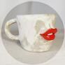 rzeźba użytkowa kubki wiola - filiżanka soczyste czerwone usta z diastemą ceramika artystyczna