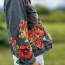 Jeansowa kurtka z haftem i aplikacjami maki