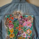 Ręcznie malowana kurtka jeansowa custom KOLIBRY