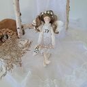 biała anielica z brokatowymi skrzydełkami