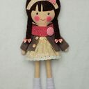Malowana lala katarzyna z wełnianym szalikiem