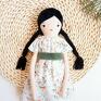 Szmaciana bawełniana lalka w kwiecistej sukience - laleczka miękka