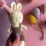 handmade lalki na urodziny wyjątkowy prezent urodzinowy: szydełkowy króliczek z przytulanka