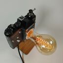 Lampka z aparatu fotograficznego - retro dekoracja, która zachwyca pasjonatów fotografii