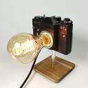 Lampka z aparatu fotograficznego - retro dekoracja, która zachwyca pasjonatów fotografii