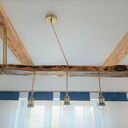 Drewniana lampa wiszaca