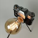 Lampka z aparatu - vintage oświetlenie, które dodaje wnętrzu charakteru