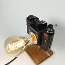 Lampka z aparatu fotograficznego - retro dekoracja, która zachwyca pasjonatów fotografii