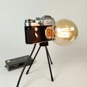 Lampka z aparatu - vintage oświetlenie, które dodaje wnętrzu charakteru