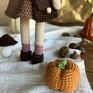 pod choinkę prezent lalka na szydełku jesienna dziewczynka z wiankiem dla córki