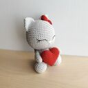 Kotek z serduszkiem - szydełkowa maskotka handmade