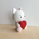 Kotek z czerwonym serduszkiem na Walentynki - maskotka handmade