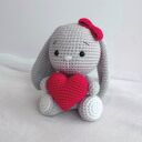 Króliczek z czerwonym serduszkiem - walentynkowy prezent handmade dla niej