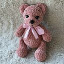 Miś Dante z kokardką w kolorze różowym