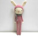 Różowy Królik w śpioszkach Maskotka przytulanka szydełkowa