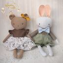 Miś Zoya przytulanka w brązowej sukieneczce z falbankami GOTOWY