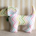Mini piesek Mela - miękka maskotka handmade dla maluszka