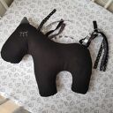 Konik z bawełny handmade - czarna przytulanka i poduszka dla dziecka