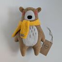 Miś z szalikiem z włóczki