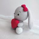 Króliczek z czerwonym serduszkiem - walentynkowy prezent handmade dla niej