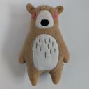 Miś z szalikiem z włóczki