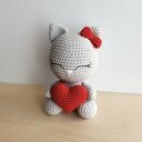 Kotek z serduszkiem - szydełkowa maskotka handmade