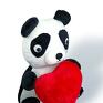 Miś panda z serduszkiem, to idealny prezent zarówno dla dziecka jak i ukochanej osoby. Niej