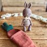 ręczne wykonanie maskotki prezent dla dziecka króliczek z marchewkowym materacem z lnu wielkanoc