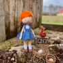 zabawka dla wnuczki maskotki dziewczynka z kurą - blisko natury szydełkowa lalka