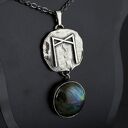 Runa Mannaz z labradorytem - srebrny amulet