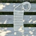 Etui na telefon, mini torebka wykonane na szydełku - biel