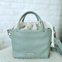 Torebka typu bucket wykonana ze skory naturalnej w kolorze miętowym