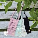 Etui na telefon, mini torebka wykonane na szydełku - czarna