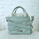 Torebka typu bucket wykonana ze skory naturalnej w kolorze miętowym