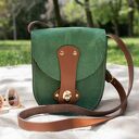 mała torebka damska zielona z długim paskiem, skórzana mini