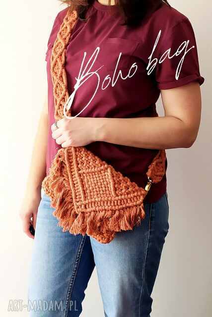 Makramowa mini torebka na lato w boho stylu, ręcznie robiona