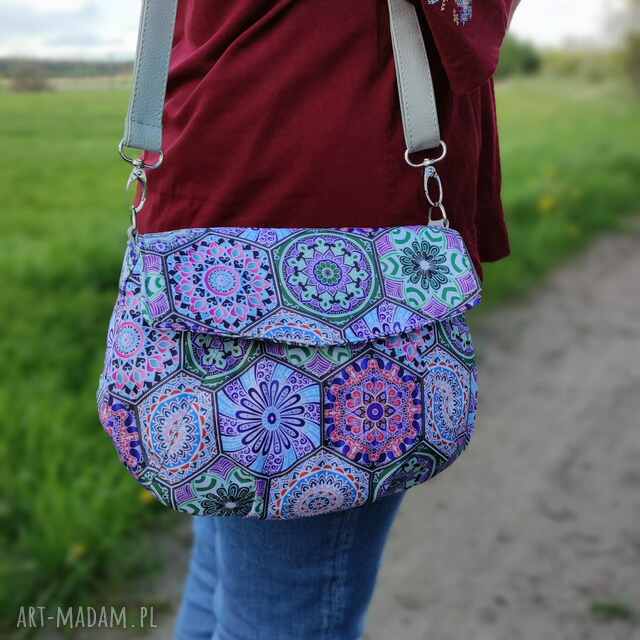 Torebka z klapką - fioletowe heksagony