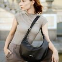 Torba hobo midi z czarnej skóry naturalnej - ręcznie robiona na ramię