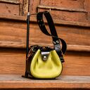 Mała limonkowa skórzana torebka na lato.Torebeczka na ukos. LadyBuQ Art