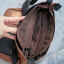 mała brązowo-czarna torebka na ramię