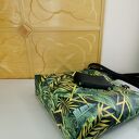 Pojemna torebka shopper na ramię z kosmetyczką i dopinanym portfelikiem