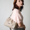 Beżowa torebka typu Cloud Midi na ramię i crossbody ze skóry naturalnej