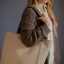 Torba Shopper z tłoczonego nubuku tapicerskiego w kolorze beżowym